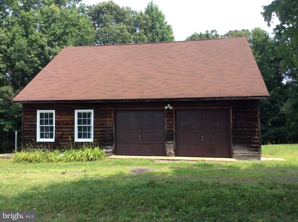 14639 Tower Rd in Unionville, VA - Foto de edificio