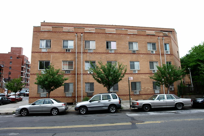 3470 Leavitt St in Flushing, NY - Building Photo - Building Photo