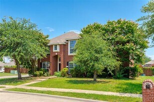 6902 Amesbury Ln in Rowlett, TX - Building Photo