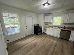 105 Ridge St in Brookneal, VA - Building Photo - Building Photo