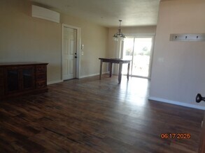 2741 W Ave O in Palmdale, CA - Building Photo - Building Photo