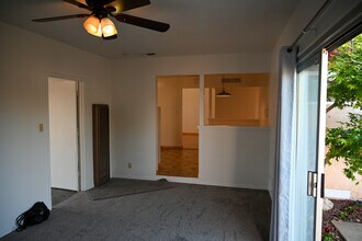 881 W Rialto Ave in Clovis, CA - Foto de edificio - Building Photo