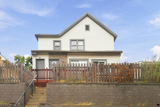 property at 1097 Suburban Ave E