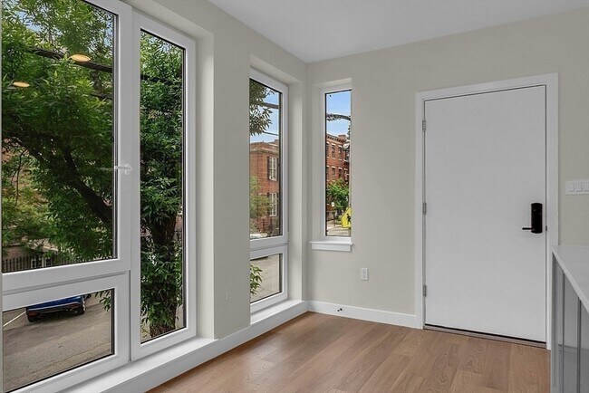 389 Sumner St in Boston, MA - Building Photo - Building Photo