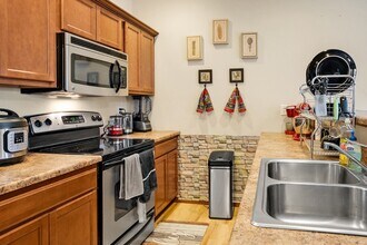 752 Westgate St in Iowa City, IA - Building Photo - Building Photo