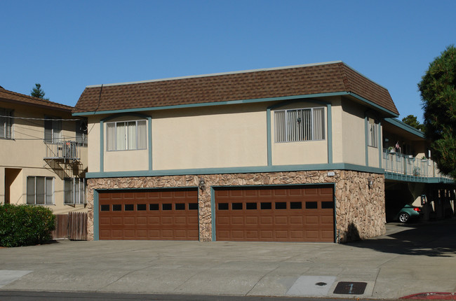 1216 Floribunda Ave in Burlingame, CA - Building Photo - Building Photo