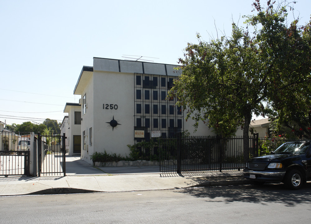 1250 Gordon St in Los Angeles, CA - Building Photo