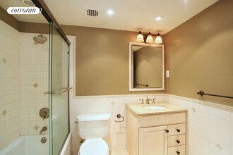 253-263 W 73rd St in New York, NY - Building Photo - Building Photo