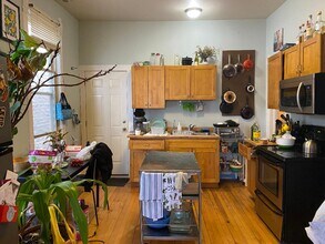1843 N Kedzie Ave, Unit 1f in Chicago, IL - Building Photo - Building Photo