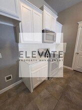 10604 NW 21st St in Yukon, OK - Building Photo - Building Photo