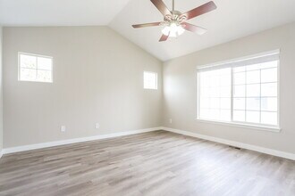 17001 E Wyoming Dr in Aurora, CO - Foto de edificio - Building Photo