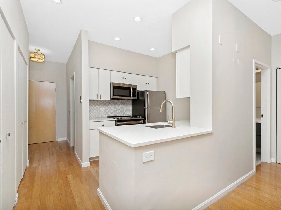 106 13th St-Unit -227 in Boston, MA - Building Photo
