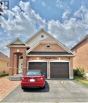 88 Baycliffe Dr in Whitby, ON - Building Photo
