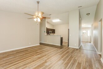 2231 Luana Dr E in Jacksonville, FL - Building Photo - Building Photo