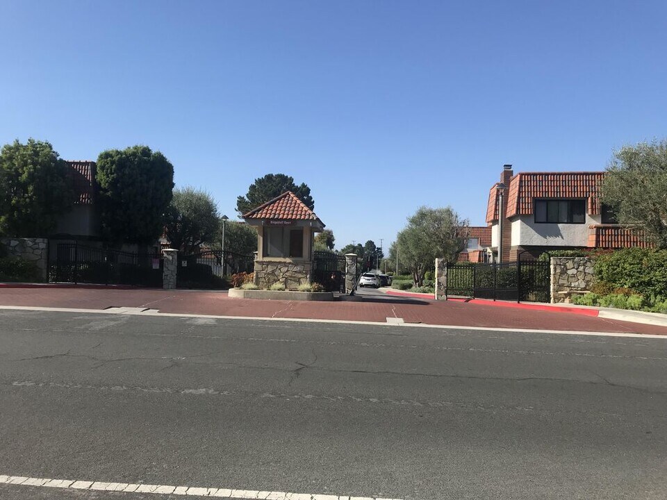 28035 Ridgebluff Ct in Rancho Palos Verdes, CA - Building Photo