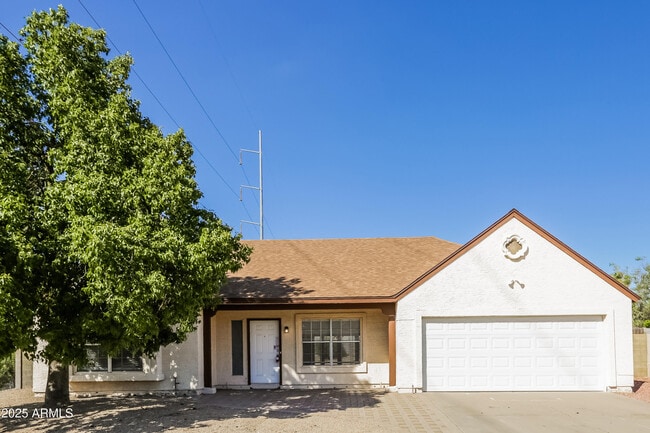 property at 1202 E Topeka Dr