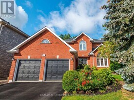 10 Thicketwood Blvd in Whitchurch-Stouffville, ON - Building Photo