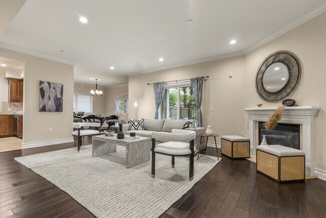 2347 Fox Hills Dr in Los Angeles, CA - Building Photo - Building Photo