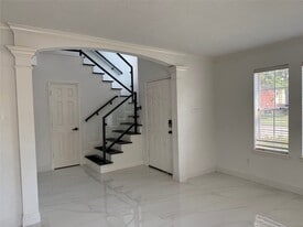 17526 Coventry Oaks Dr, Unit 1110 in Houston, TX - Building Photo