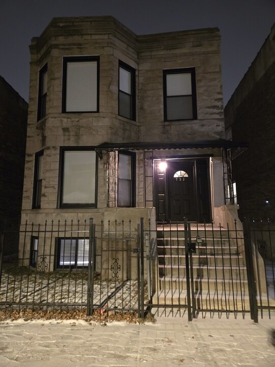 732 N Christiana Ave in Chicago, IL - Building Photo