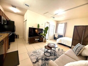 17067 SW 93rd St, Unit Studio in Miami, FL - Building Photo - Building Photo