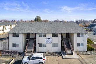 Country Lane Apartments in Sunnyside, WA - Building Photo - Primary Photo