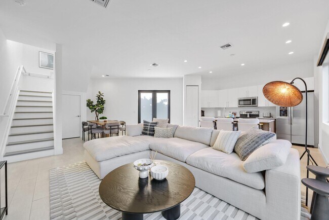 property at 2201 Florida Blvd