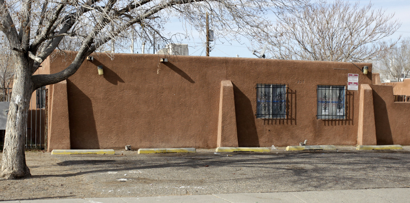 205-209 General Stillwell St NE in Albuquerque, NM - Foto de edificio