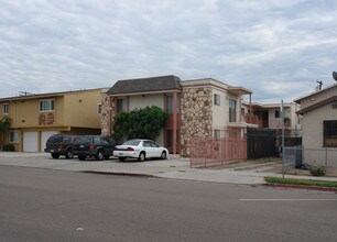 3653 N 43rd St in San Diego, CA - Foto de edificio - Building Photo