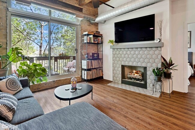 1740 N Maplewood Ave in Chicago, IL - Building Photo - Building Photo