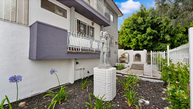 Oxford Apartments in Los Angeles, CA - Building Photo - Building Photo