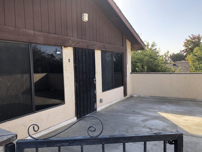 3009 La Costa St-Unit -D in Bakersfield, CA - Building Photo - Building Photo