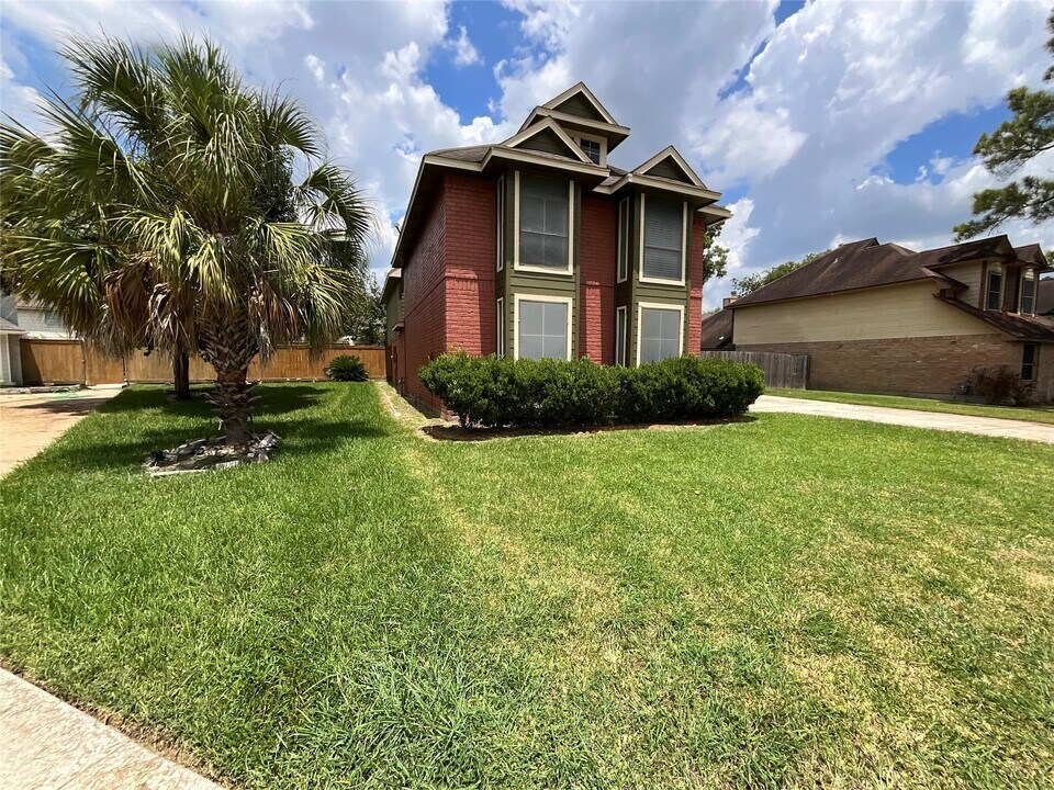 14810 Rancho Vista Dr in Houston, TX - Building Photo