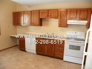 2355 Springside Dr E in Maplewood, MN - Building Photo - Building Photo