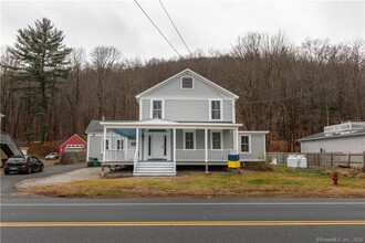 437 Main St in New Hartford, CT - Building Photo - Building Photo