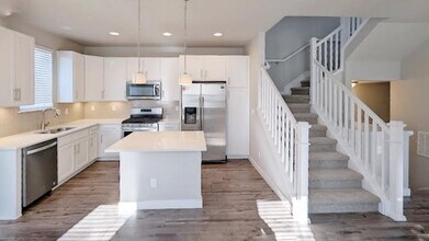 2368 S Troy Ct in Aurora, CO - Building Photo - Building Photo
