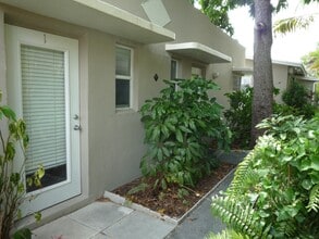 817 NE 16th Ter, Unit #2 in Fort Lauderdale, FL - Foto de edificio - Building Photo