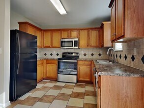 5721 Henderson Oaks Dr in Charlotte, NC - Building Photo - Building Photo