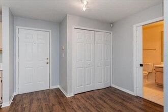 5455 Vineland Rd in Orlando, FL - Building Photo - Building Photo