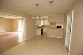 5602 Briarwick Ln in Houston, TX - Building Photo - Building Photo