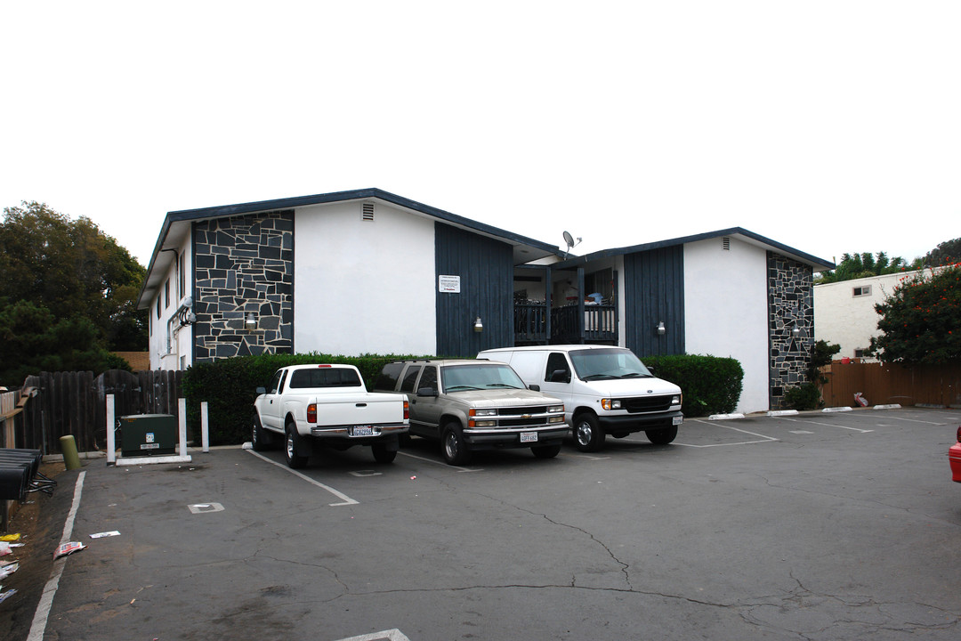 1229 N Vulcan Ave in Encinitas, CA - Building Photo