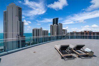 17550 Collins Ave in Sunny Isles Beach, FL - Building Photo - Building Photo