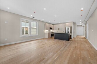 42 Waverly St, Unit 1 in Boston, MA - Building Photo - Building Photo