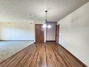 PRAIRIE POINTE APARTMENTS in Sioux Falls, SD - Building Photo - Building Photo