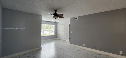 731 Vista Isles Dr in Plantation, FL - Building Photo - Building Photo