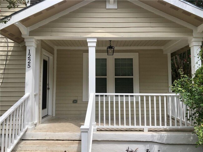property at 1225 S Austin Ave
