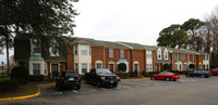 Bay Quarters Condominiums in Virginia Beach, VA - Foto de edificio - Building Photo