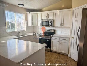 1193 Cedarwood Rd in Tooele, UT - Building Photo - Building Photo