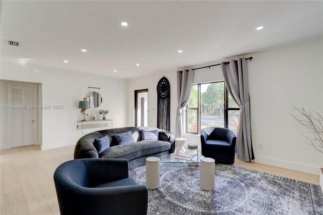 347 NE 110th St in Miami, FL - Building Photo - Building Photo