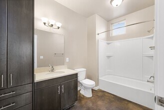 2214 Hutchinson St in Chico, CA - Building Photo - Building Photo